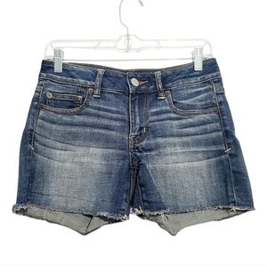 American Eagle Super Stretch Denim Shorts Women’s Size 4 Blue Frayed Hem Classic